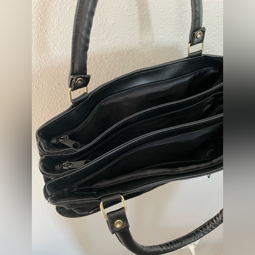 NWOT Black Suede unbranded 3 pocket handbag with stitch work - Picture 6 of 7